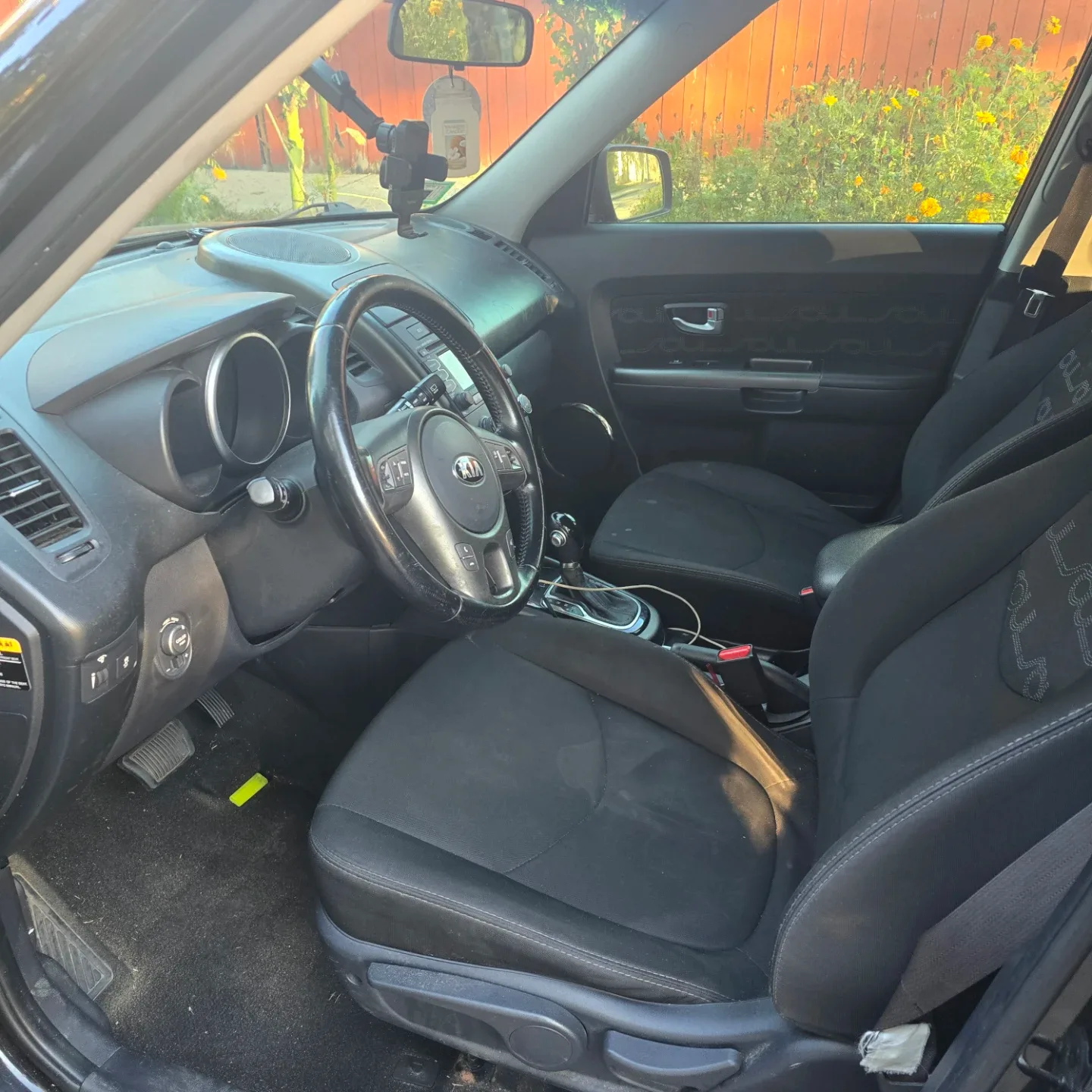 Black Kia Soul image indicator(2)