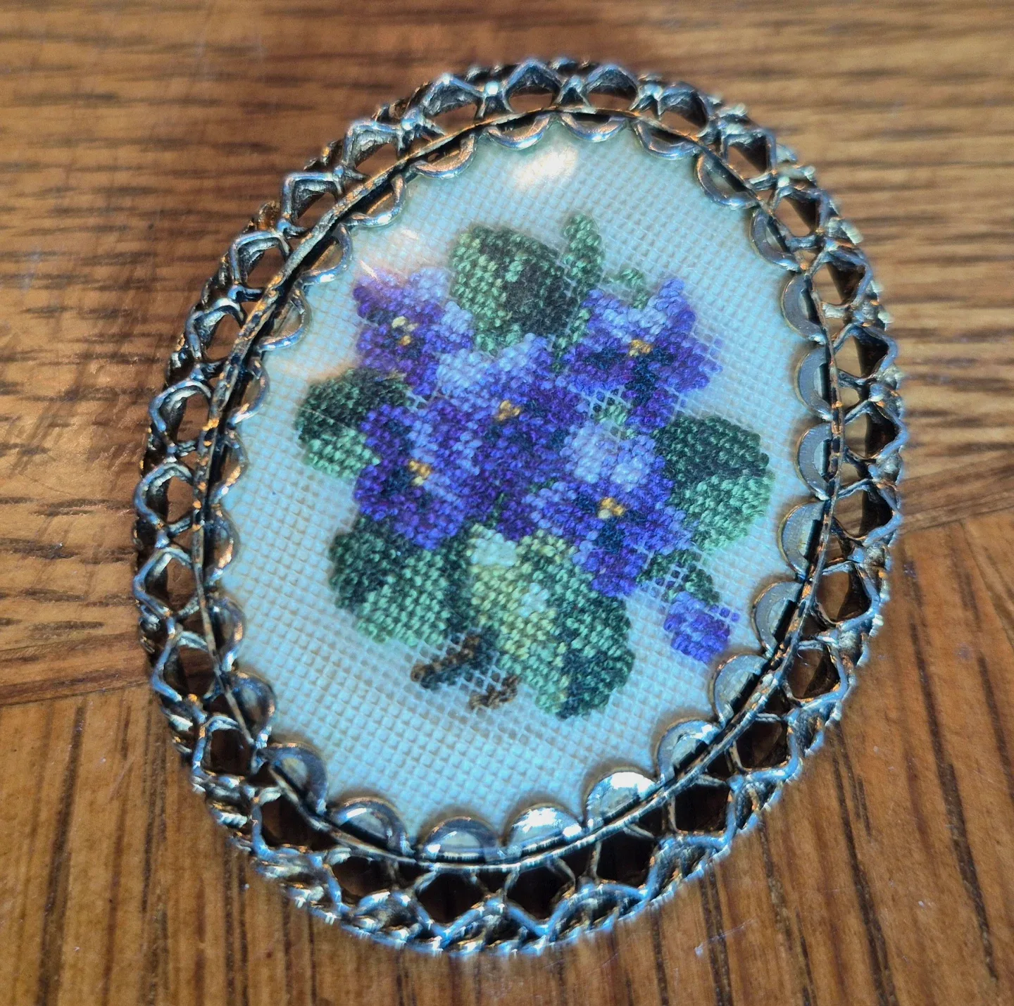 Vintage Floral Brooch image indicator(2)