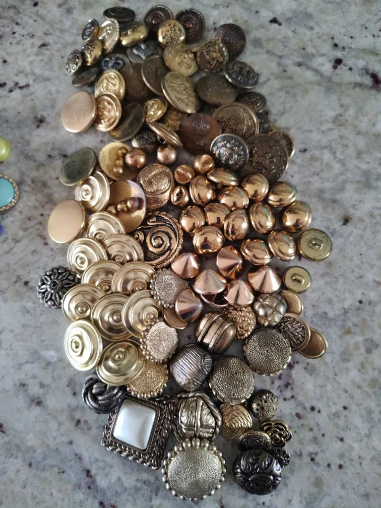✨Lot-Vintage Button Collection – Rare, Hard to Find✨