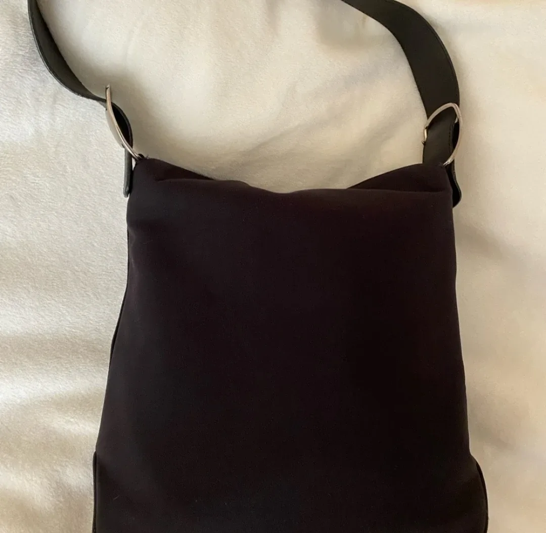 Salvatore Ferragamo Black Shoulder Bag image indicator(3)