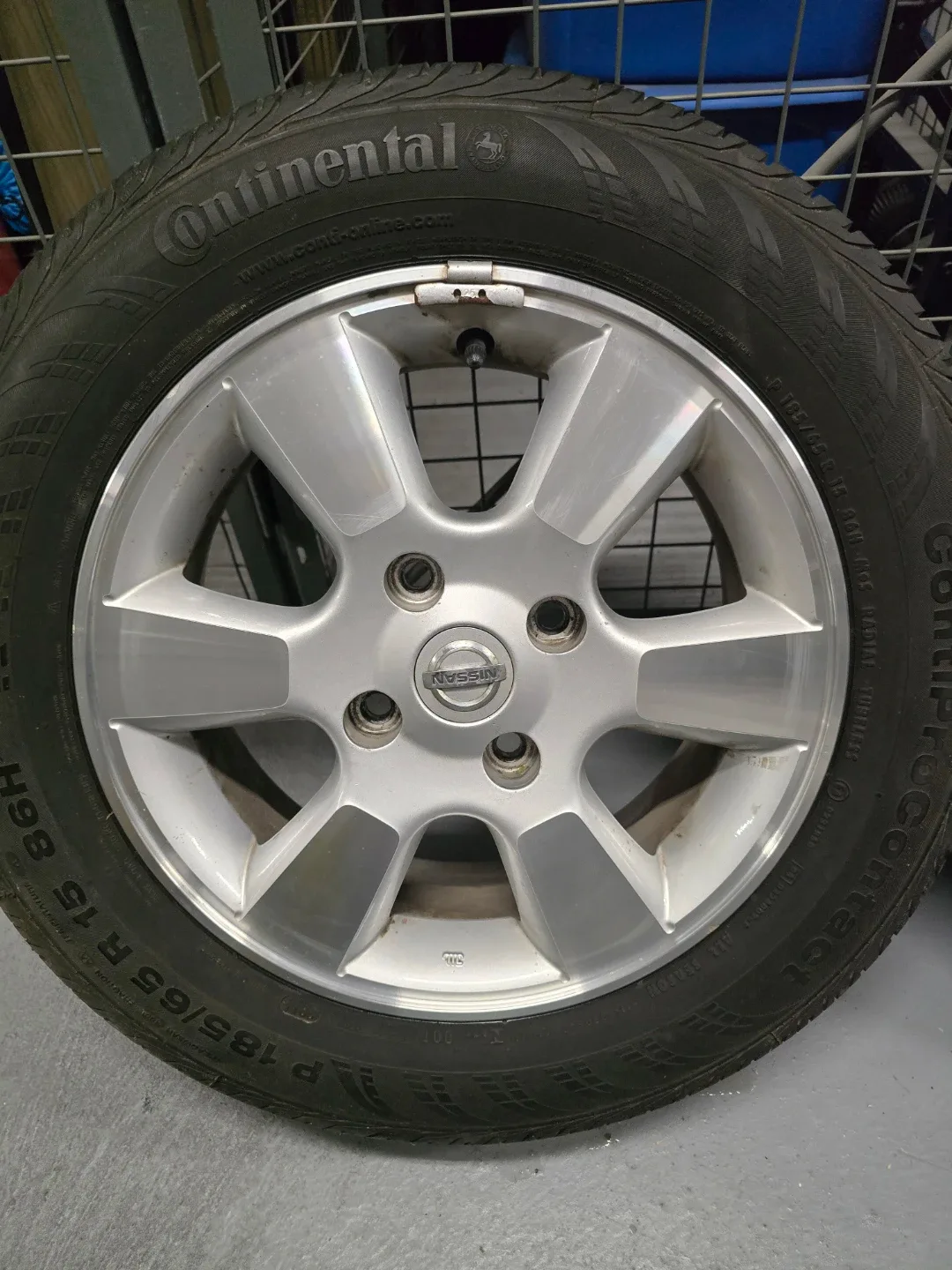 Nissan Wheel with Continental Tire 185/65R15 image indicator(5)