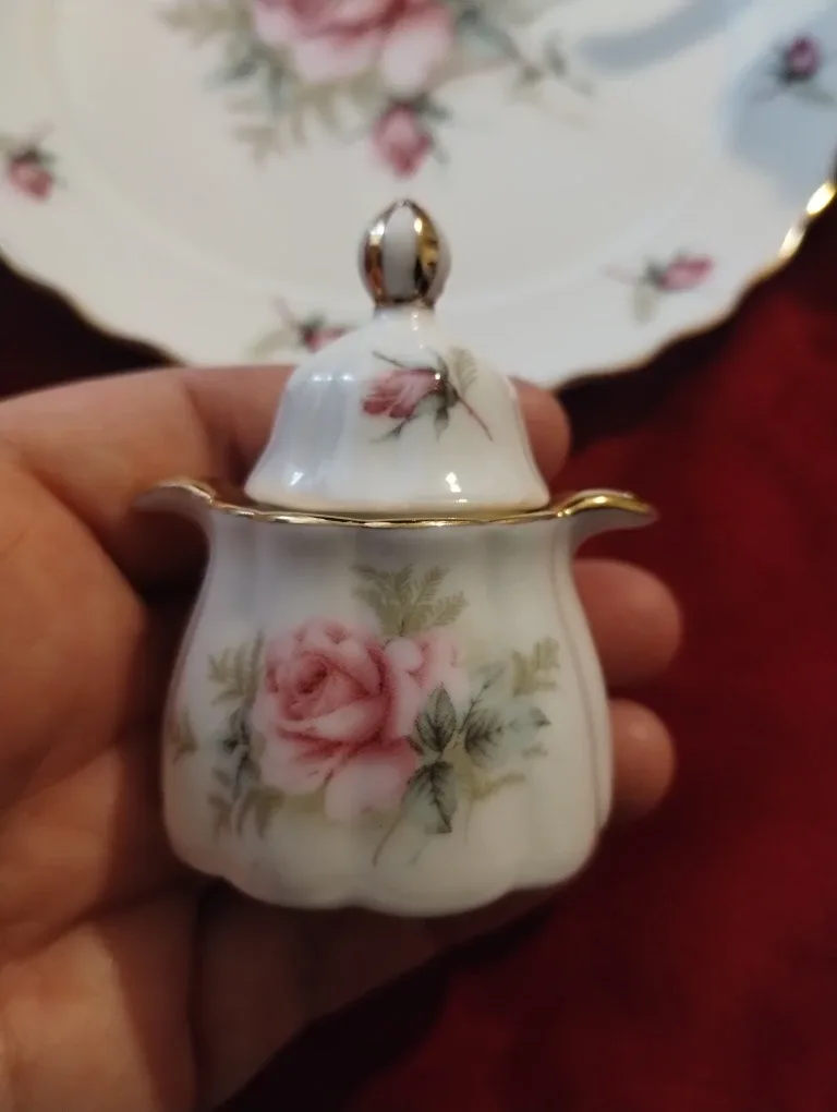 Small Vintage Floral Tea Set image indicator(6)