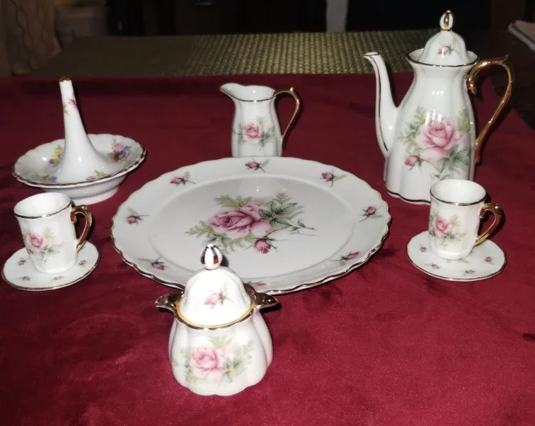 Small Vintage Floral Tea Set image indicator(9)