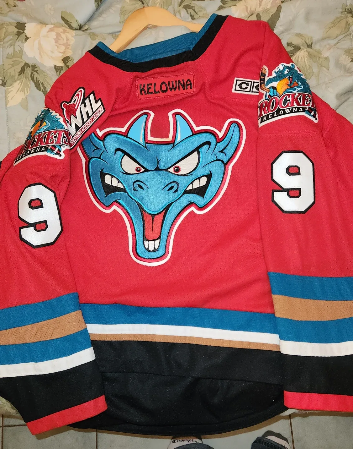 CCM Kelowna Rockets Hockey Jersey - Size Adult Large