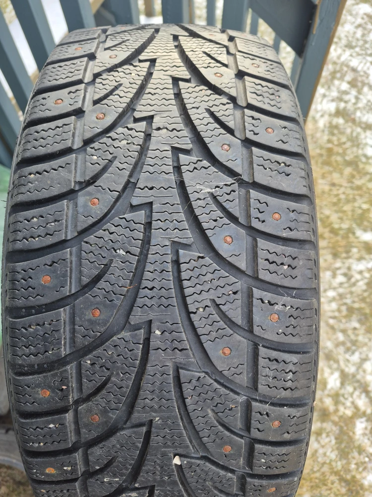 Laufenn I FIT IZ LW71 Winter Tire 215/45R17