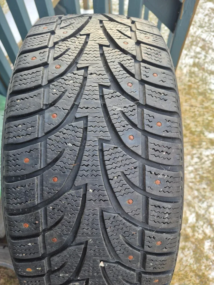 Laufenn I FIT IZ LW71 Winter Tire 215/45R17