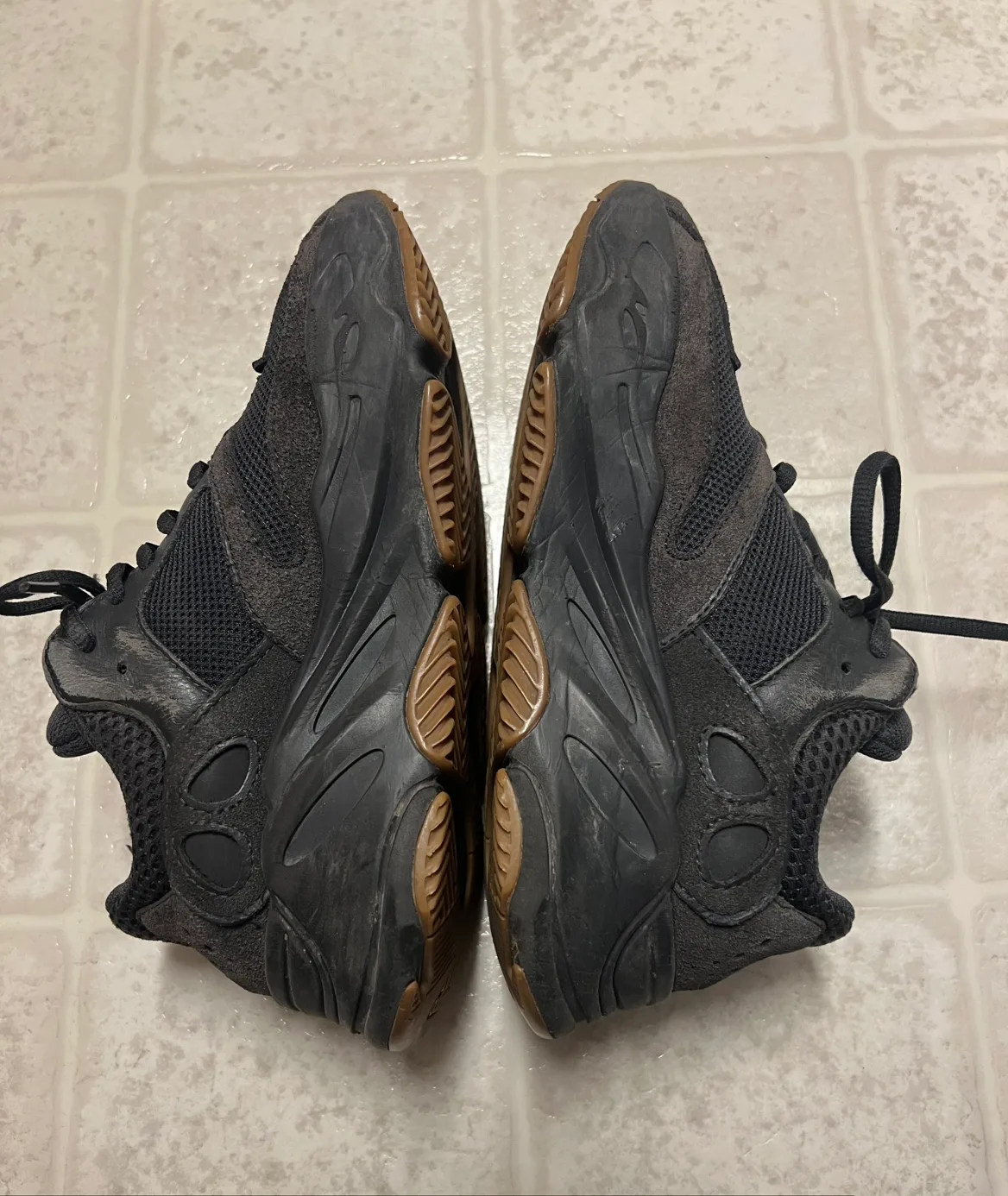 Adidas Yeezy Sneaker image indicator(4)