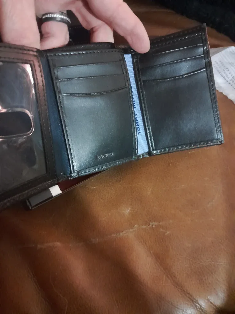 Tommy Hilfiger Leather Wallet with RFID Protection image indicator(2)