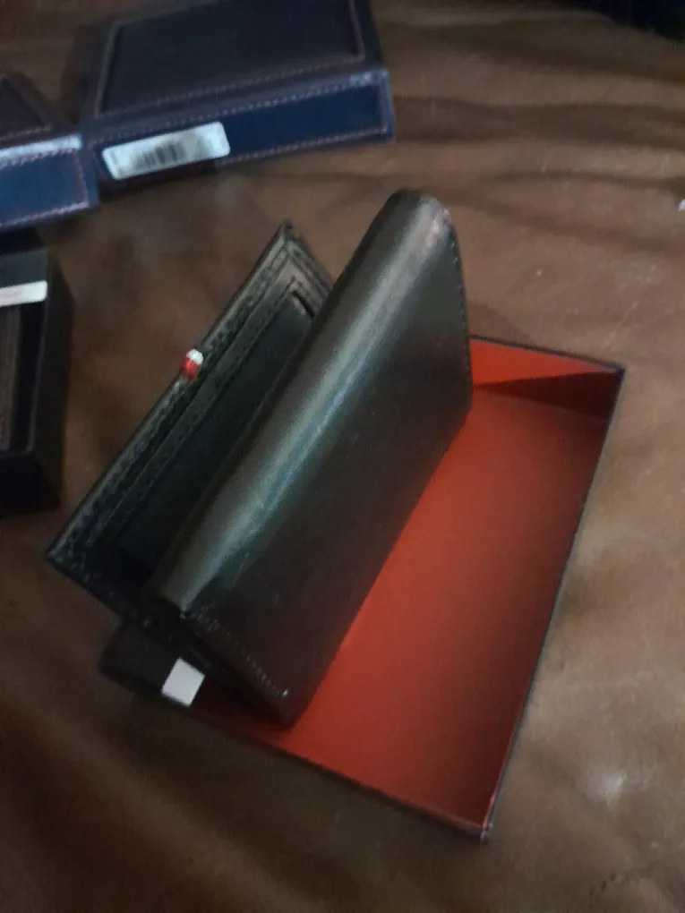 Tommy Hilfiger Leather Wallet with RFID Protection image indicator(3)