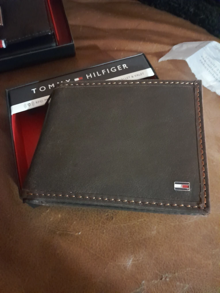 Tommy Hilfiger Leather Wallet with RFID Protection - photo 5