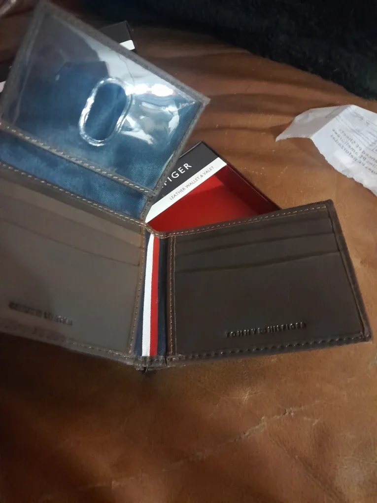 Tommy Hilfiger Leather Wallet with RFID Protection image indicator(6)