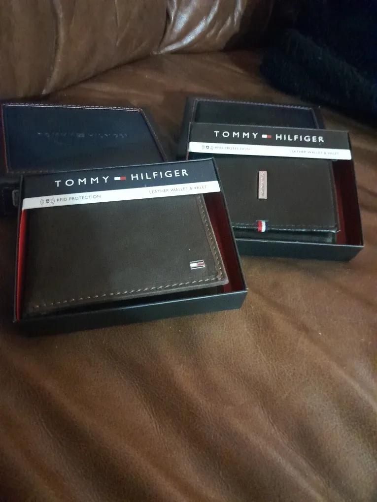 Tommy Hilfiger Leather Wallet with RFID Protection image indicator(8)