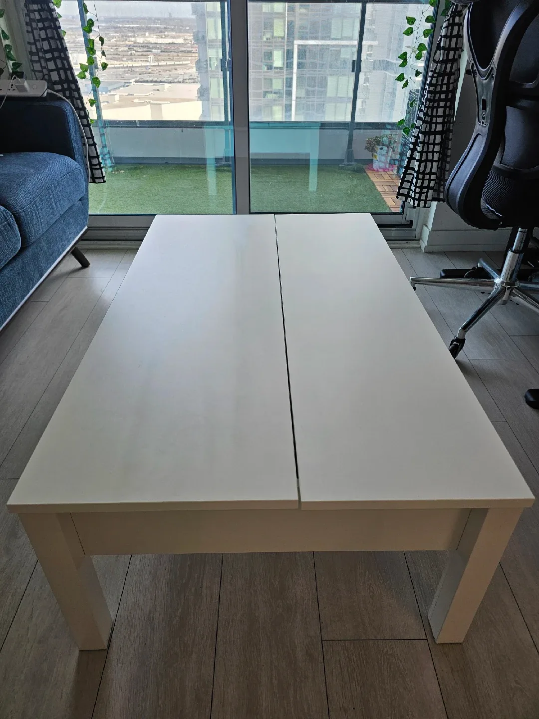 White Lift-Top Coffee Table image indicator(2)