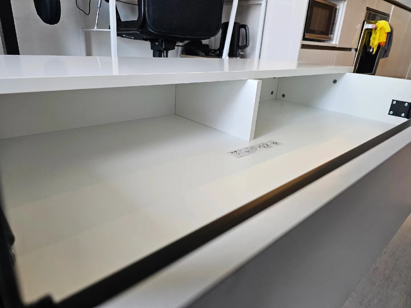 White Lift-Top Coffee Table image indicator(8)