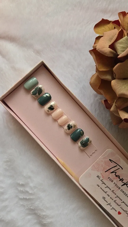 Press on Nails/ Artificial Nails image indicator(3)