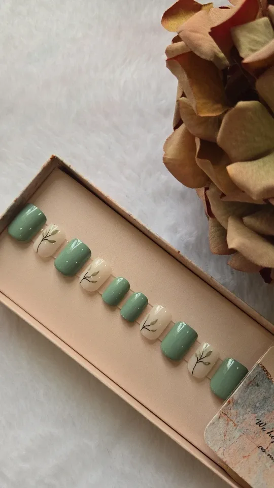 Press on Nails/ Artificial Nails image indicator(4)