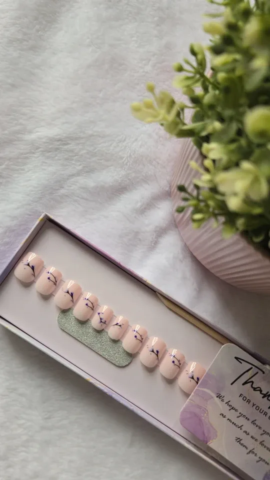 Press on Nails/ Artificial Nails image indicator(9)