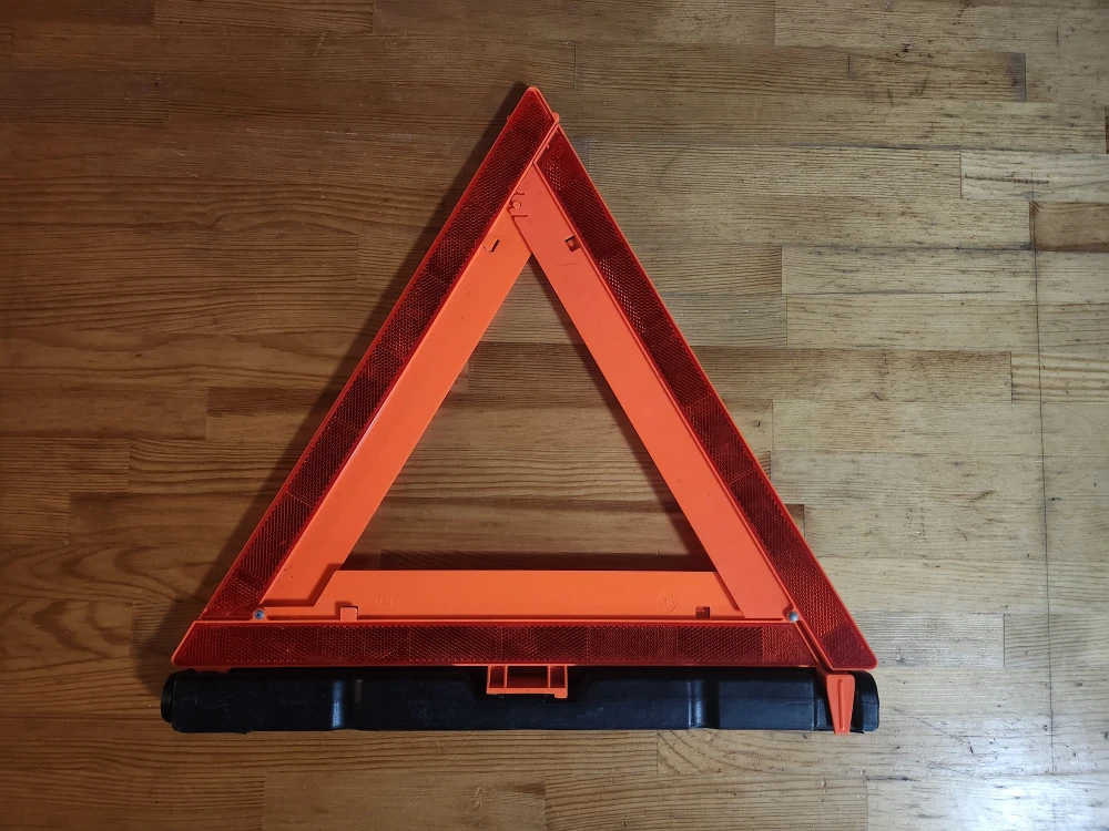 Emergency Warning Triangle Pylon - photo 2
