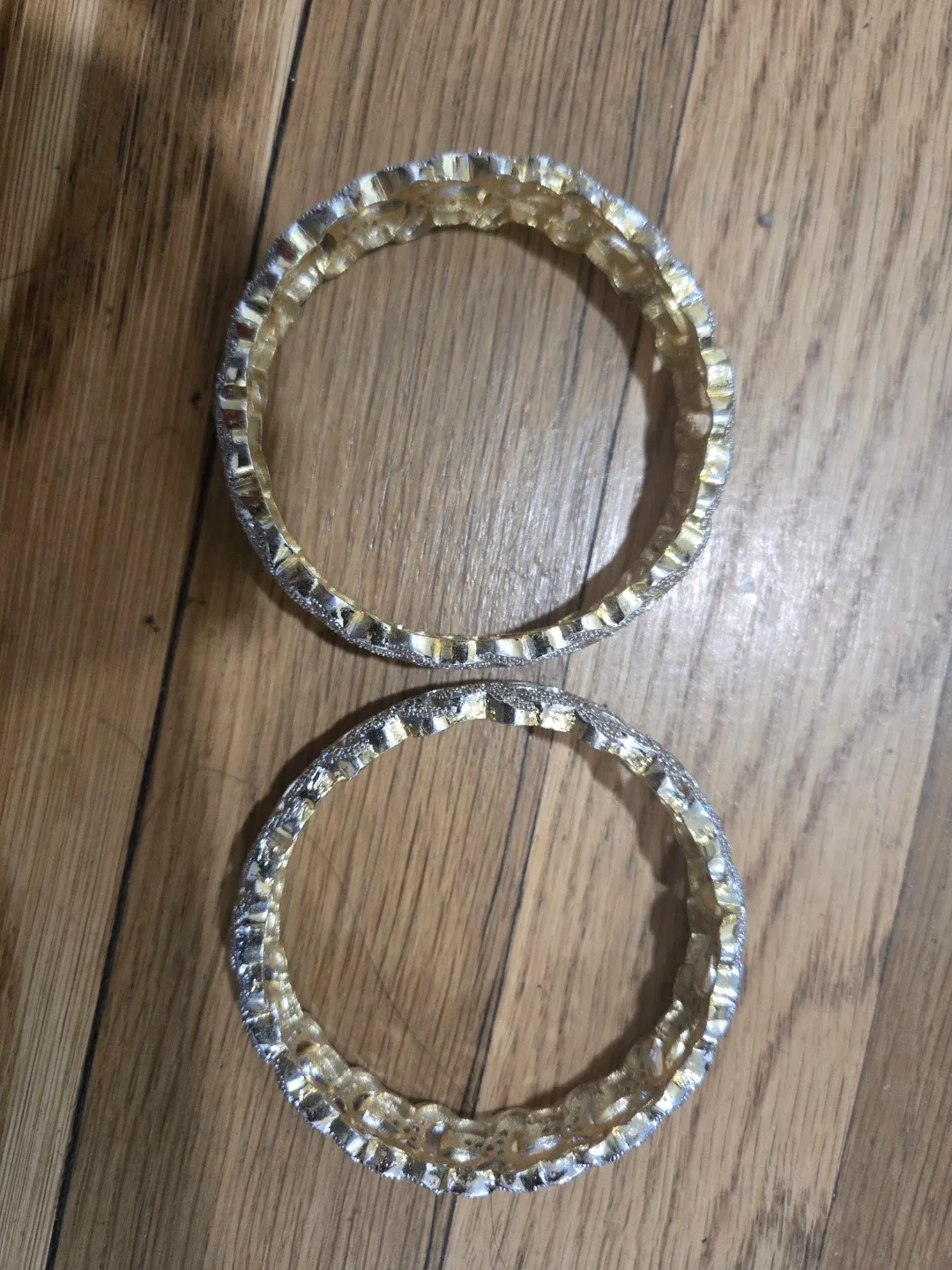 Set of 2 Silver Bangles image indicator(2)