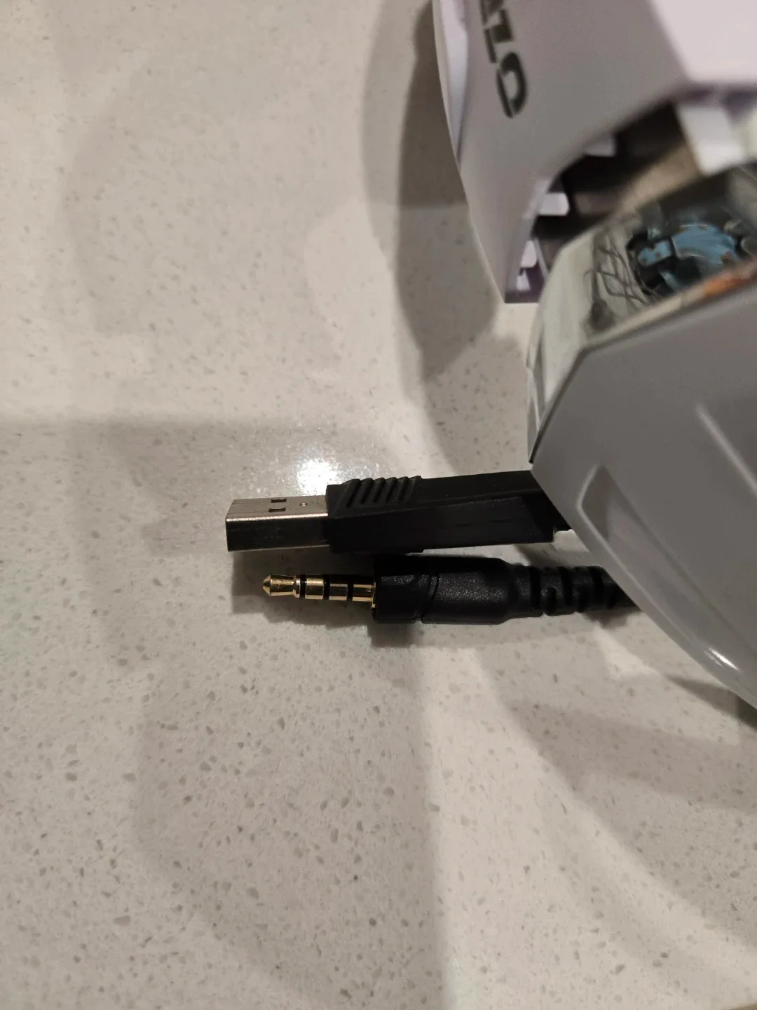 Ozeino White Gaming Headset image indicator(3)