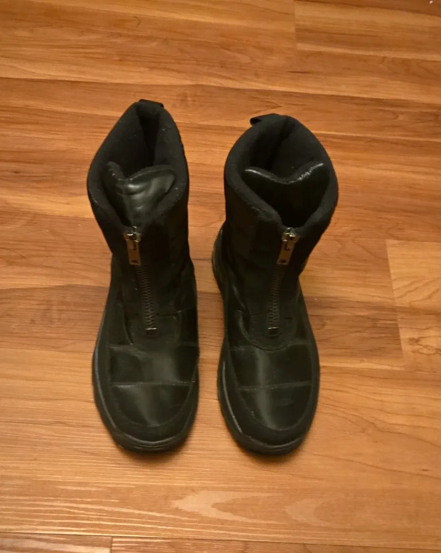 NEW! Artic Black Winter Boots, WATERPROOF -Size 8 image indicator(2)