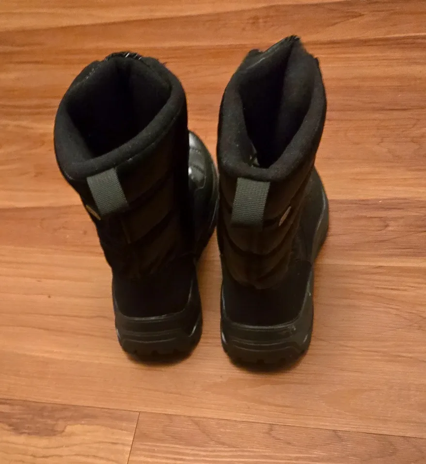 NEW! Artic Black Winter Boots, WATERPROOF -Size 8 image indicator(3)