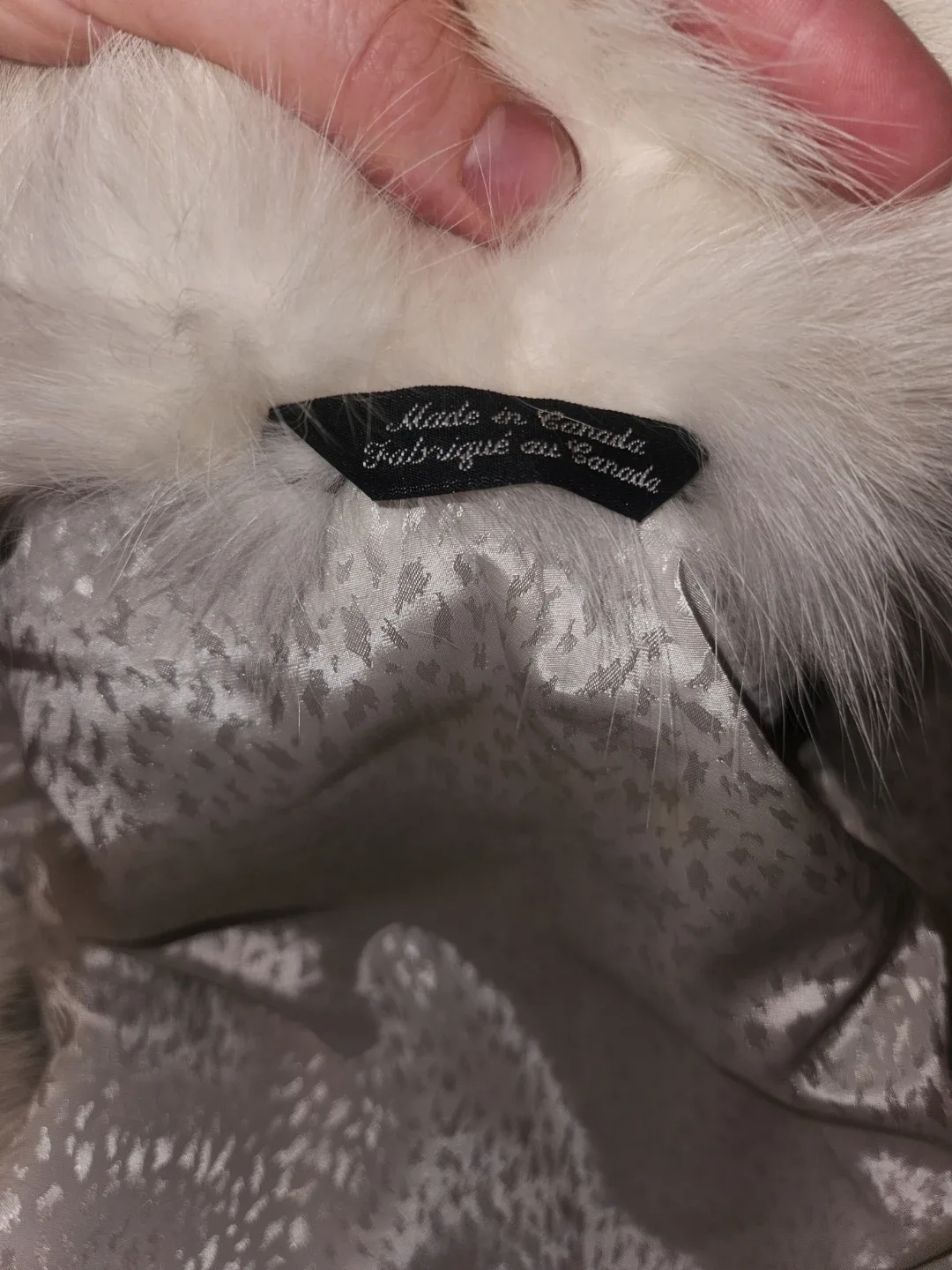 Elegant Fur Women's Coat - Size US 10 image indicator(3)