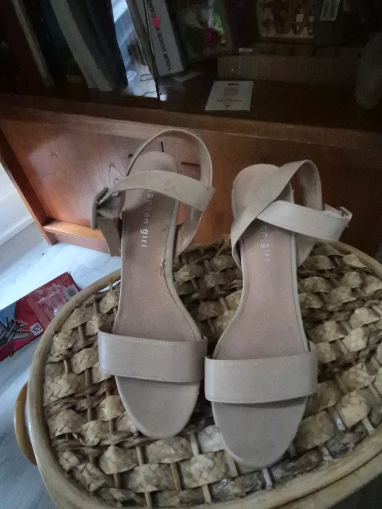 Madden Girl Beige Heels - Size 8 image indicator(3)