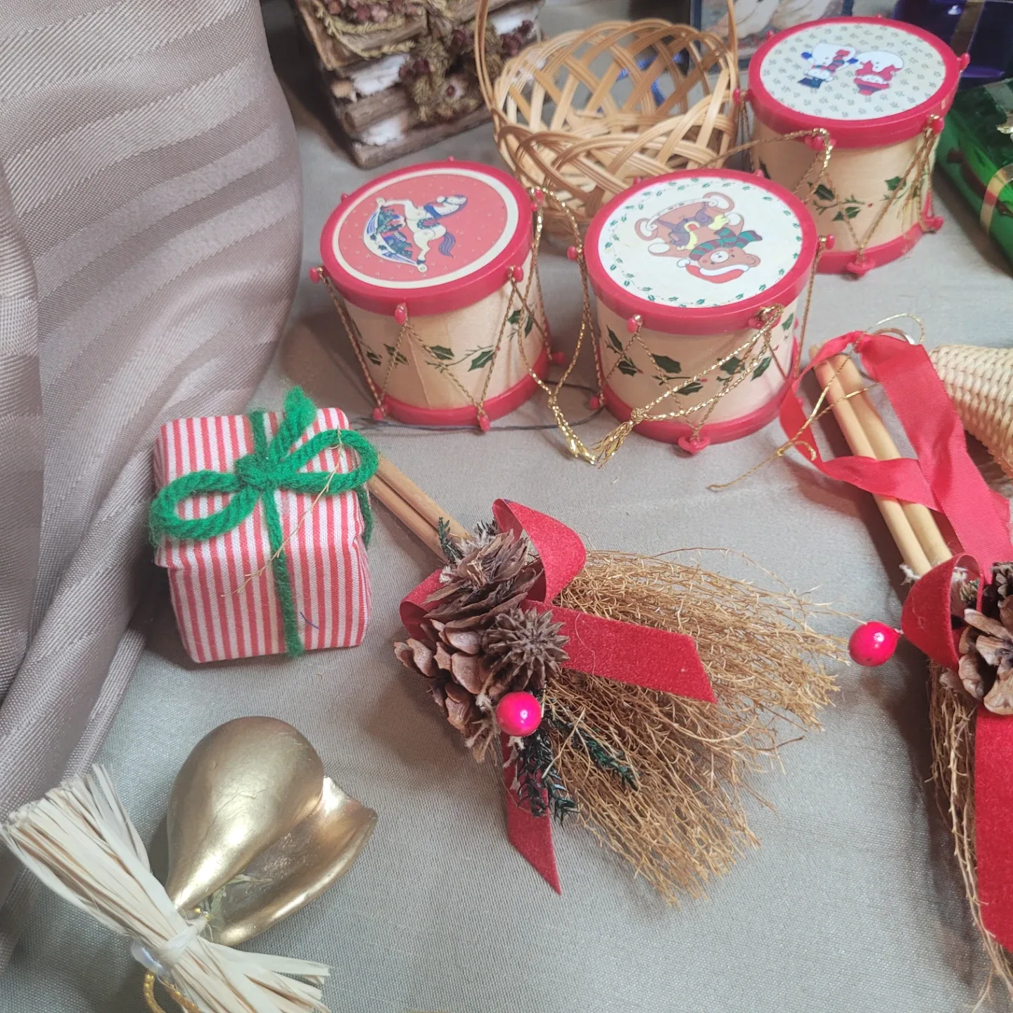 Mix Misc lot of 22 (B) Vintage Holiday Christmas Ornaments image indicator(6)