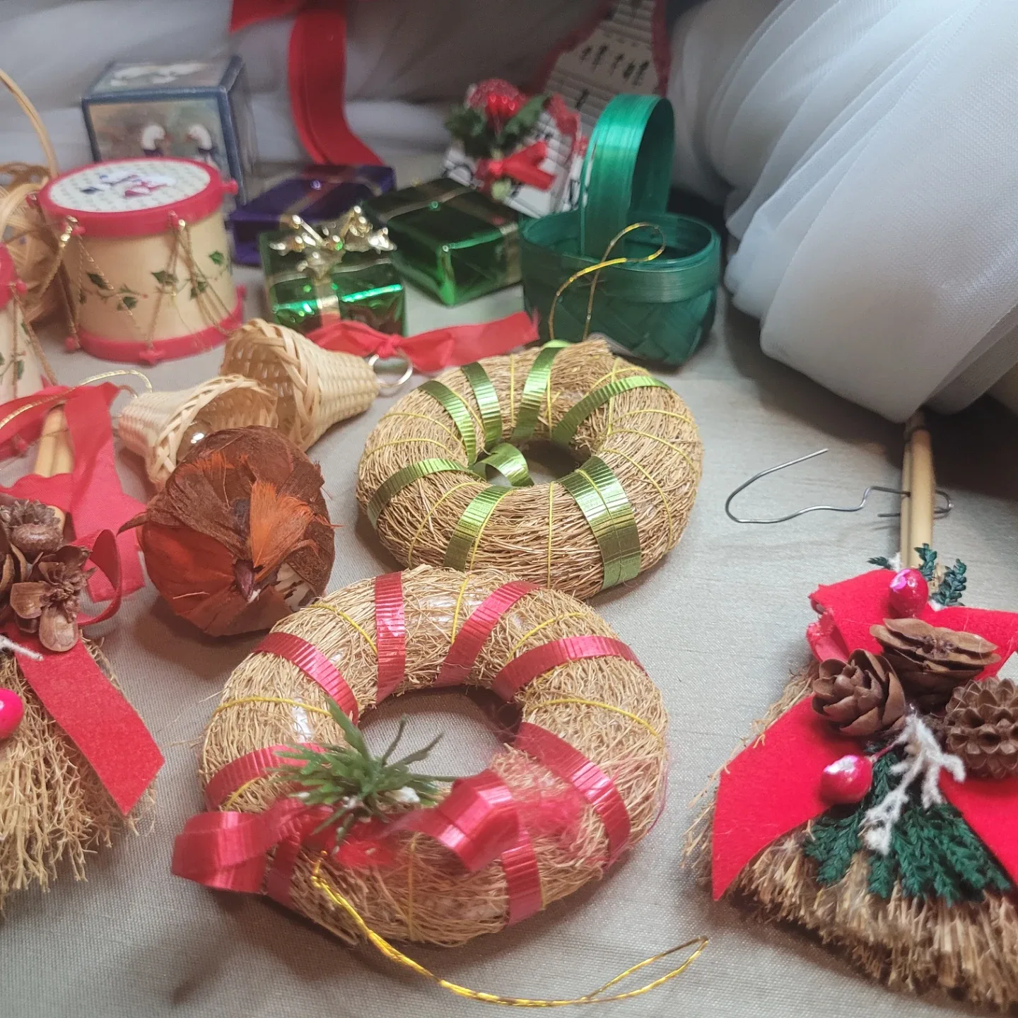 Mix Misc lot of 22 (B) Vintage Holiday Christmas Ornaments image indicator(7)