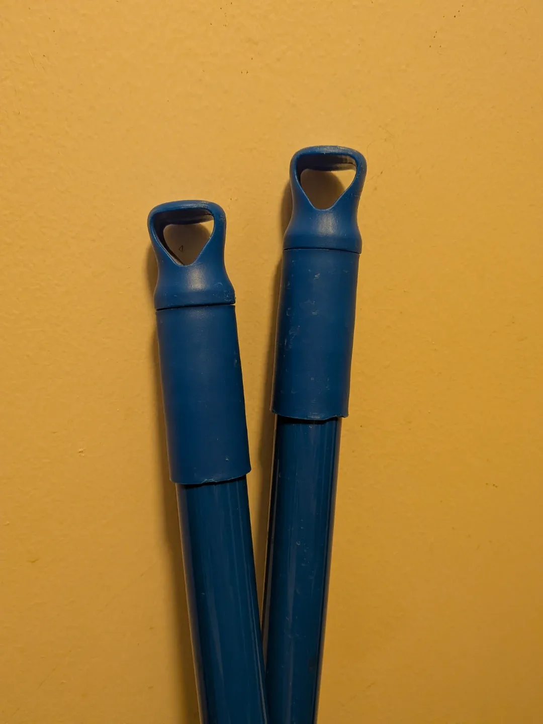 Two Kodiak Microfiber Mops - New image indicator(7)