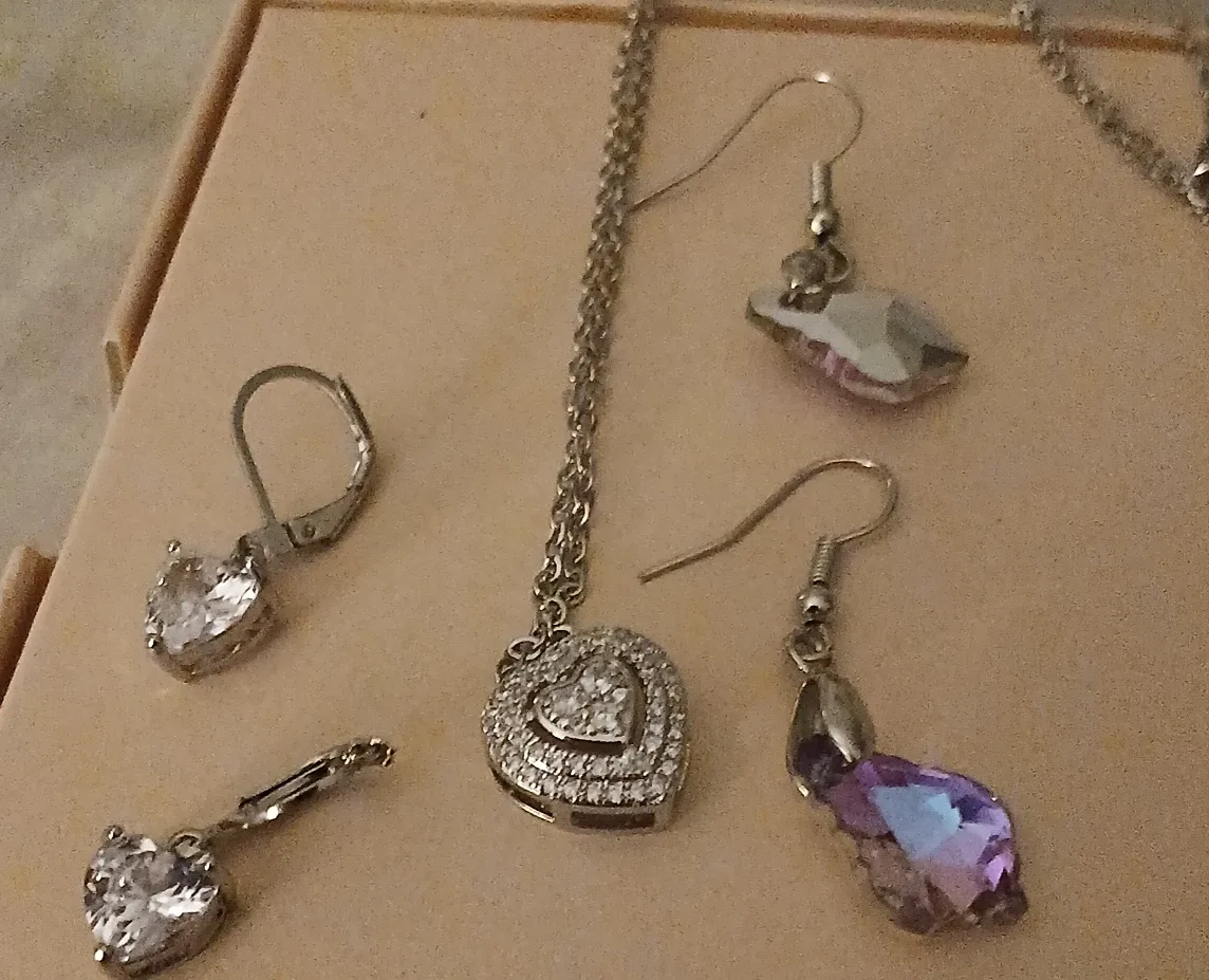 Necklace and Earring Set image indicator(2)