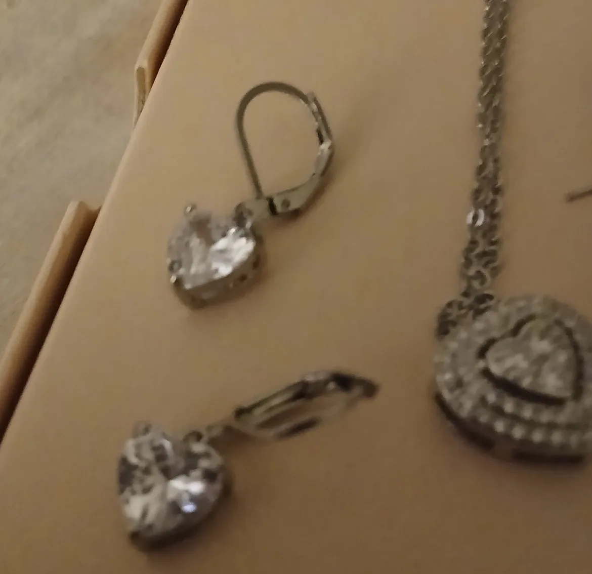 Necklace and Earring Set image indicator(4)