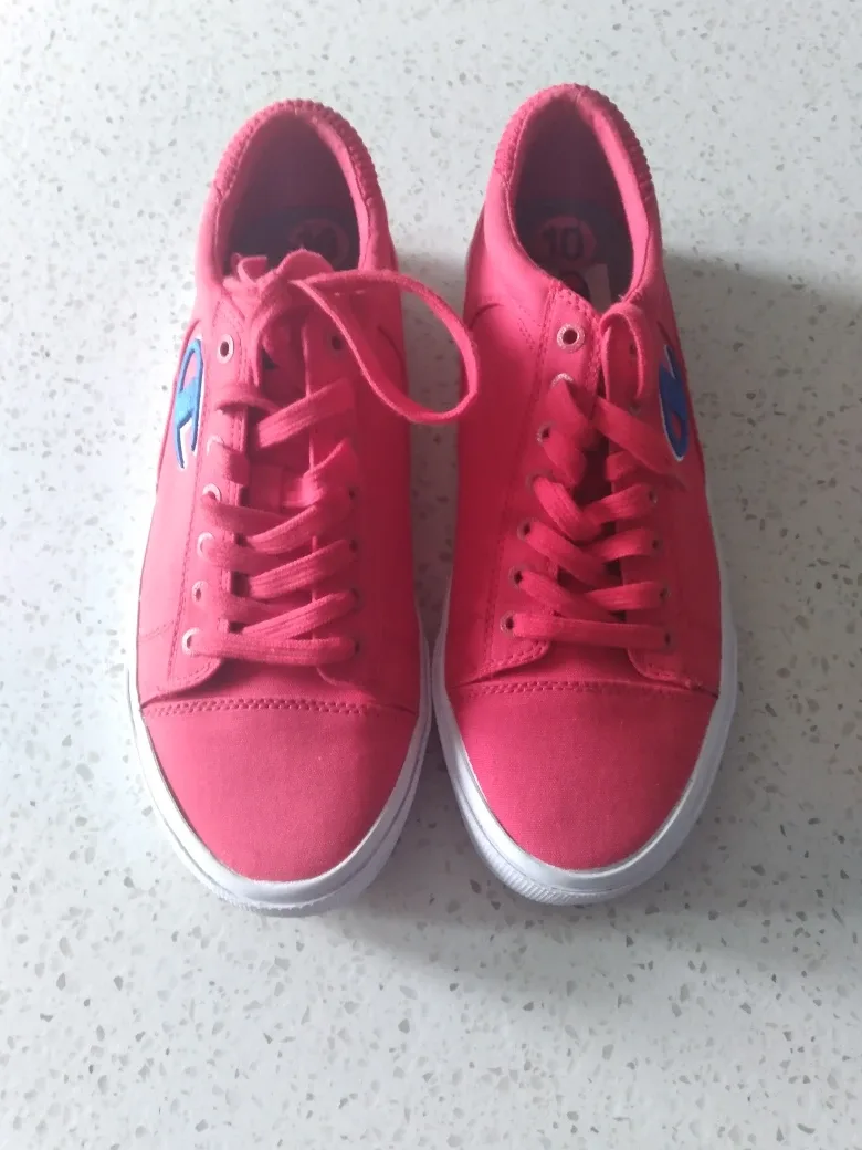 Red champion runners image indicator(2)