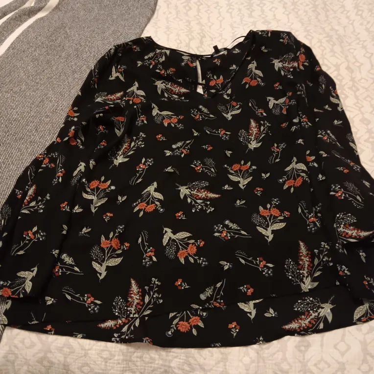 Floral Print Blouse Bundle image indicator(2)