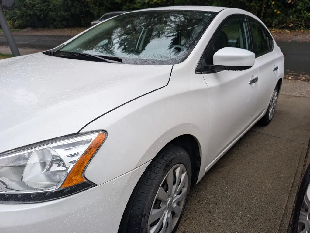 Nissan Sentra - White Sedan image indicator(3)