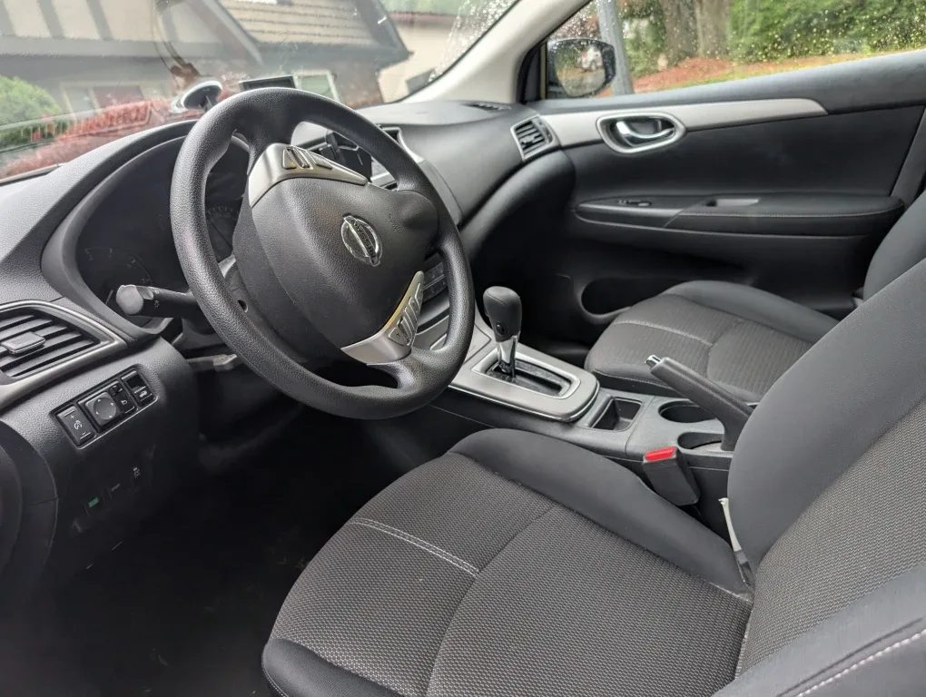 Nissan Sentra - White Sedan image indicator(6)