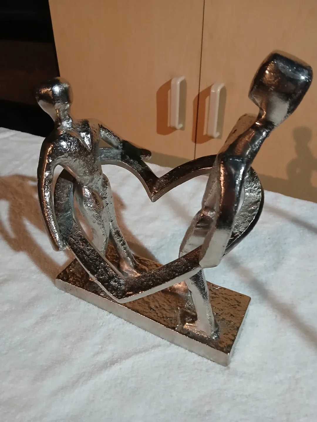 Metal Sculpture - People Holding Heart image indicator(3)