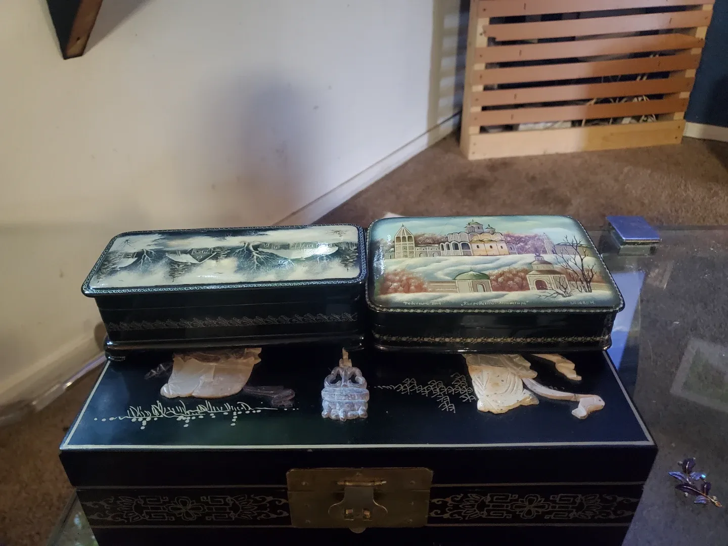 Vintage Asian Lacquered Jewelry Box image indicator(2)