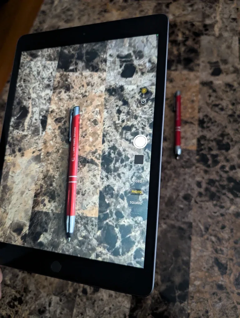 Apple iPad 8th Gen 32GB - Great Condition! image indicator(8)