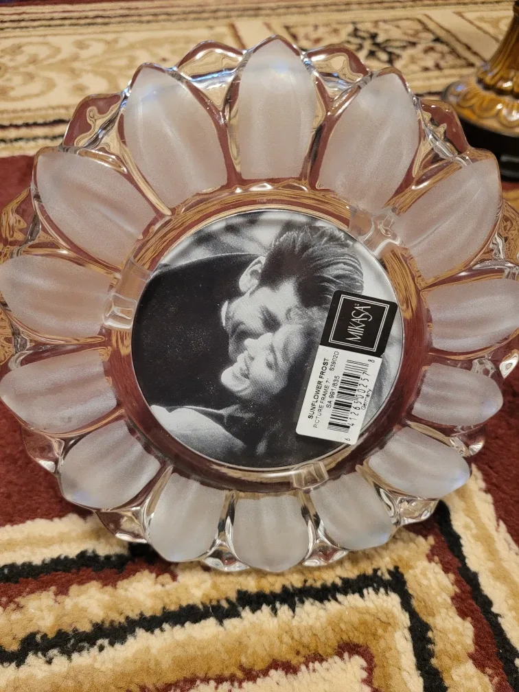 Mikasa Sunflower Frost Picture Frame