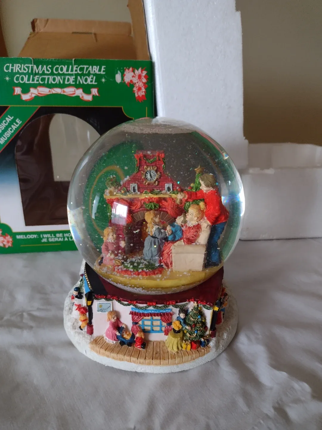 Christmas Collectable Musical Snow Globe image indicator(3)