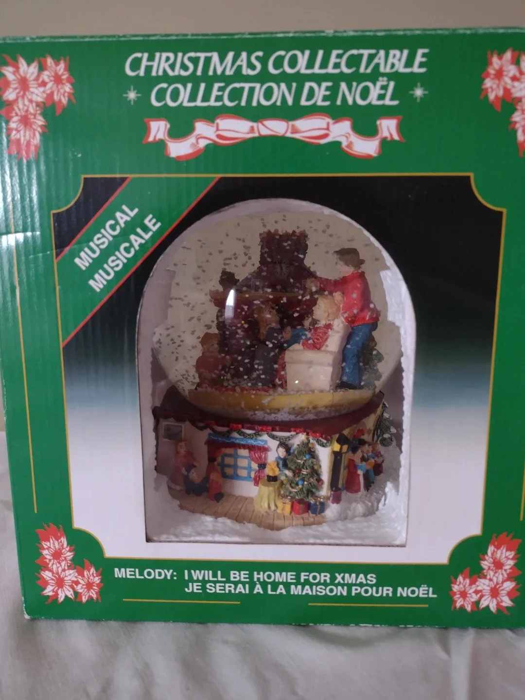 Christmas Collectable Musical Snow Globe image indicator(4)