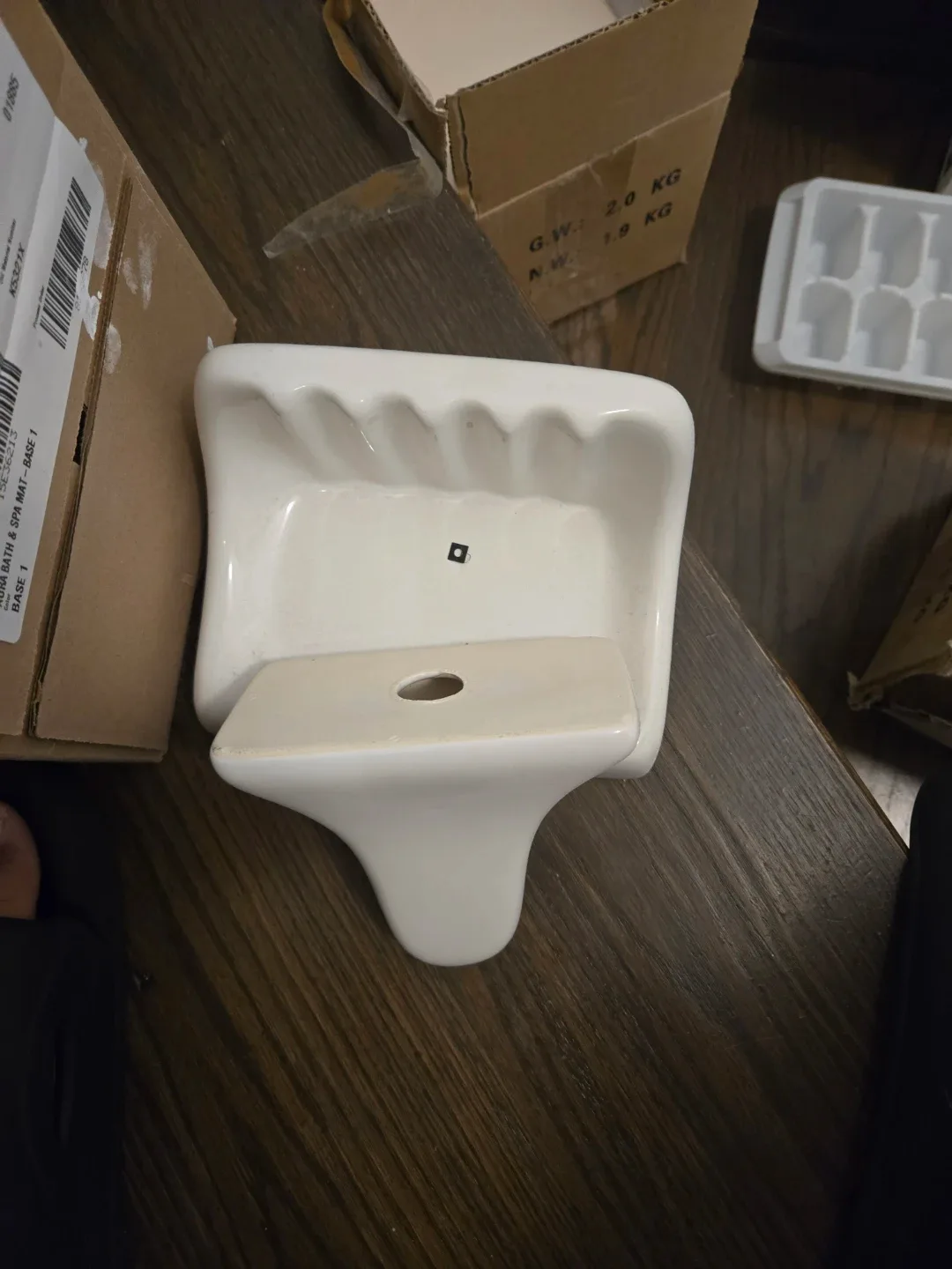 Vintage White Ceramic Bathroom Set image indicator(3)