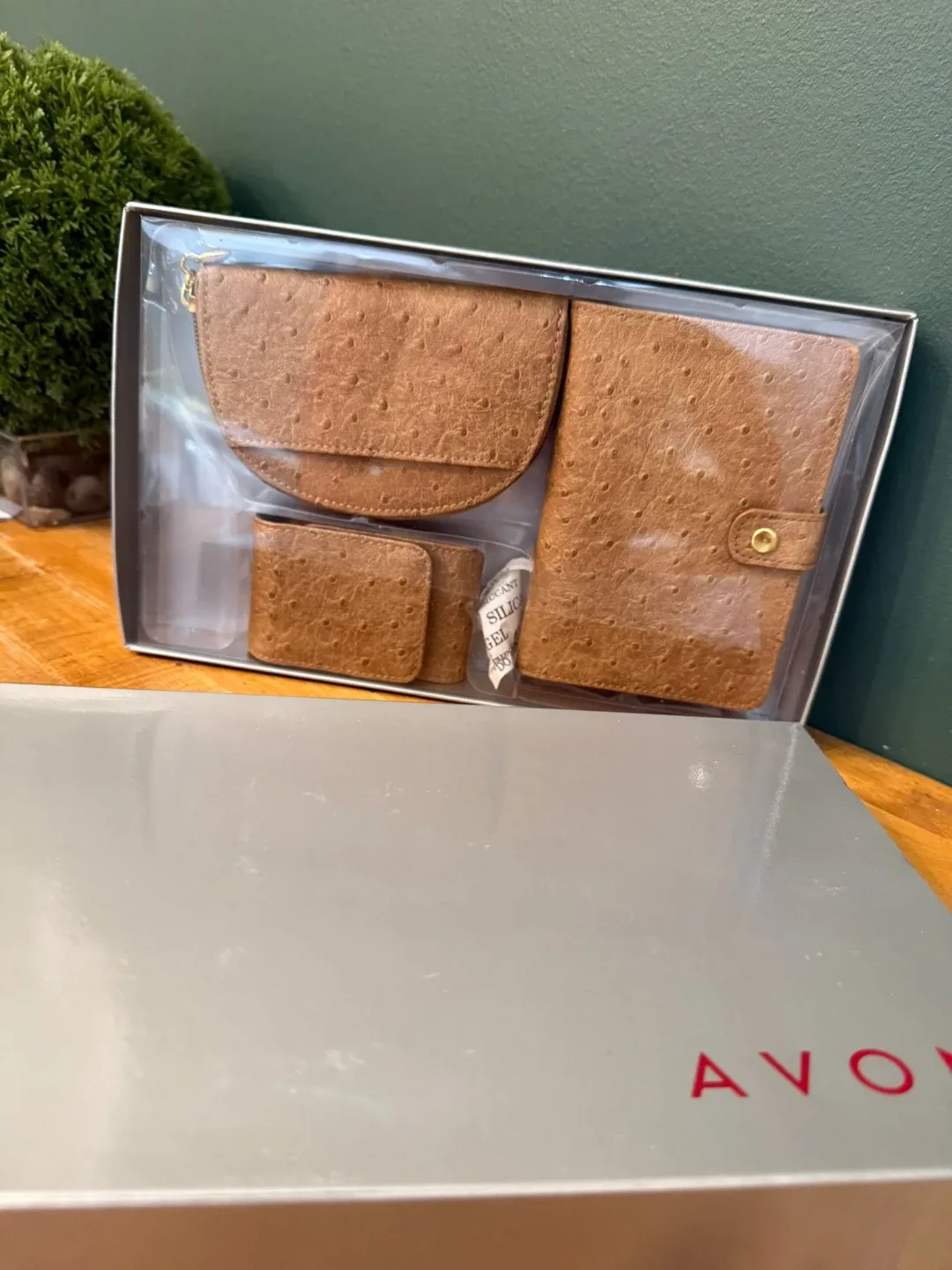 Avon Ostrich Look Wallet/Coin Purse 3 Piece Boxed Gift Set