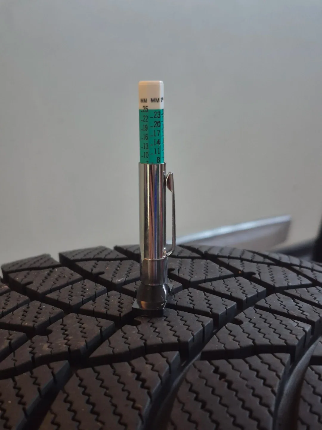 Motomaster Winter Tire 225/50R17