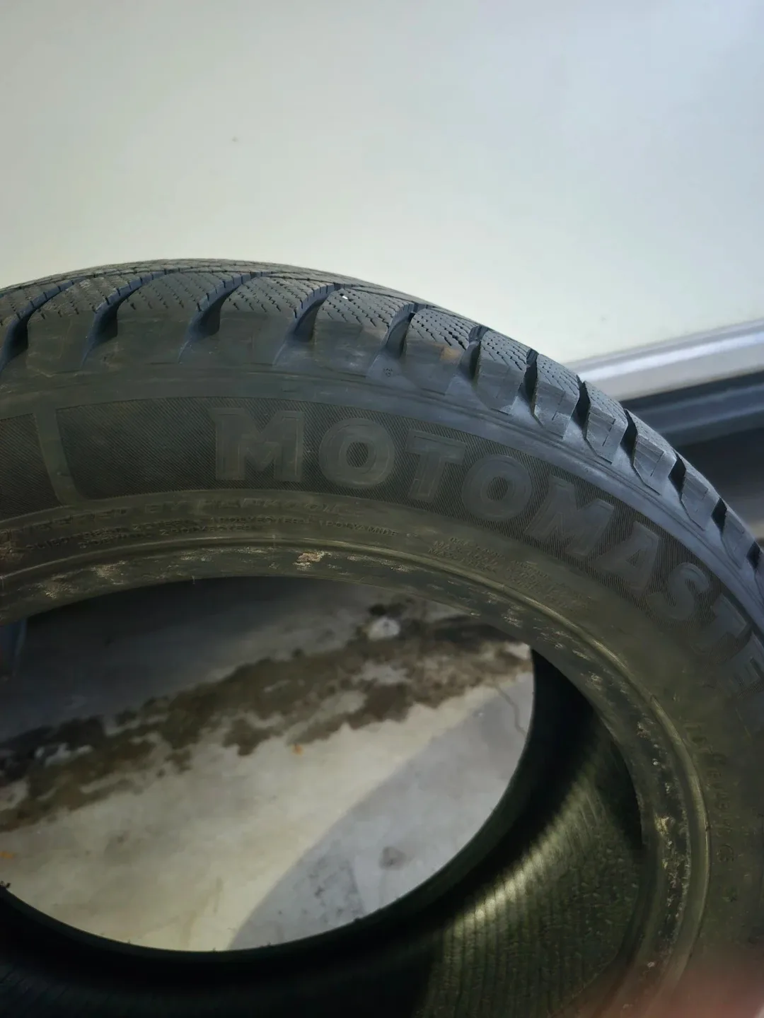 Motomaster Winter Tire 225/50R17 image indicator(3)