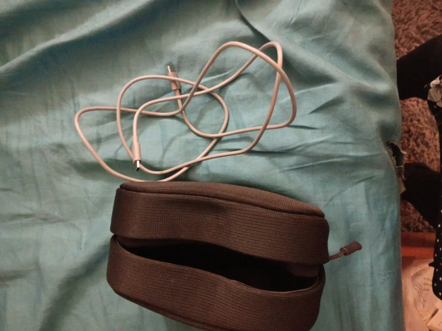 Beats Headphones Case with Charger image indicator(4)