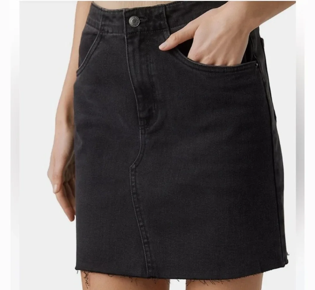 New Vero Moda Black Denim Skirt thumbnail