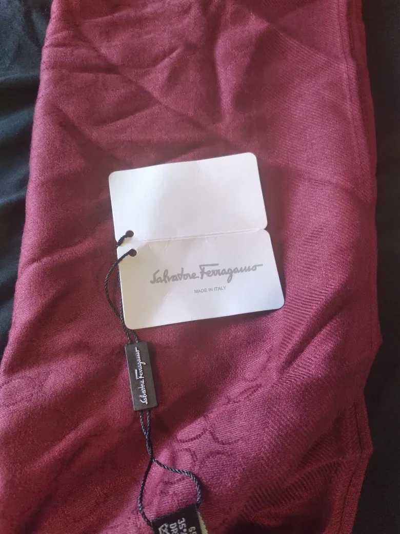 Designer scarves image indicator(3)